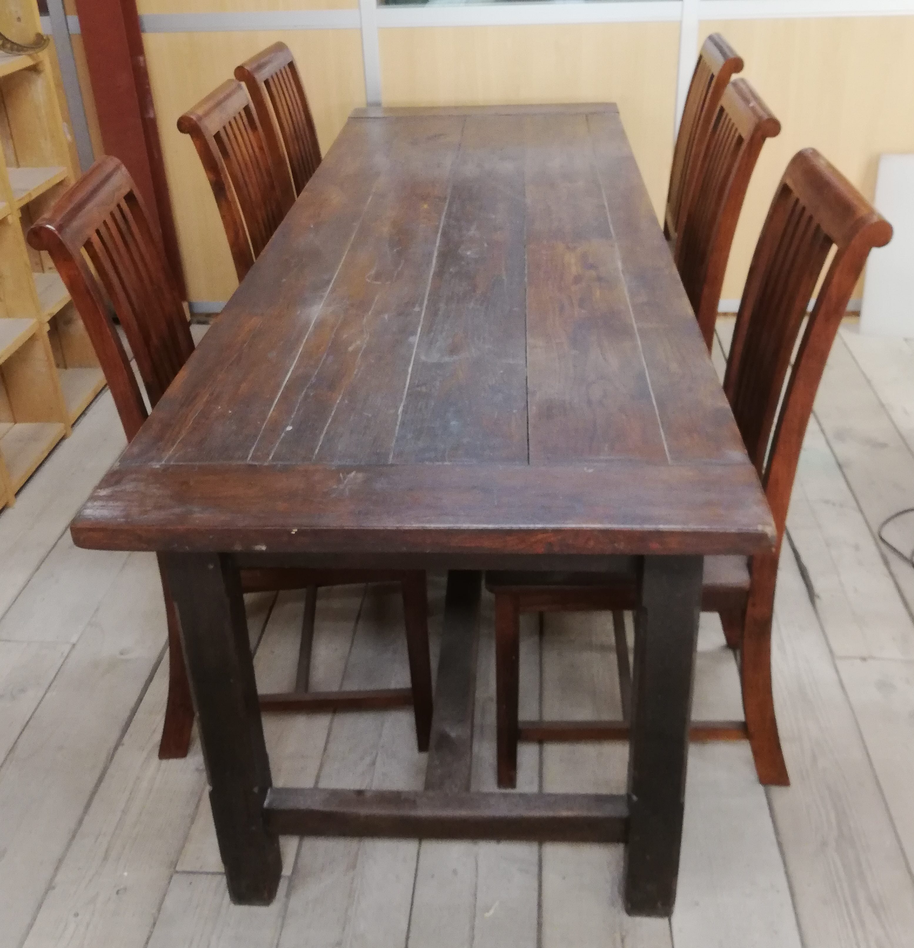 Eettafel met stoelen 10248 Tweedehandsmaterialen eettafel compleet